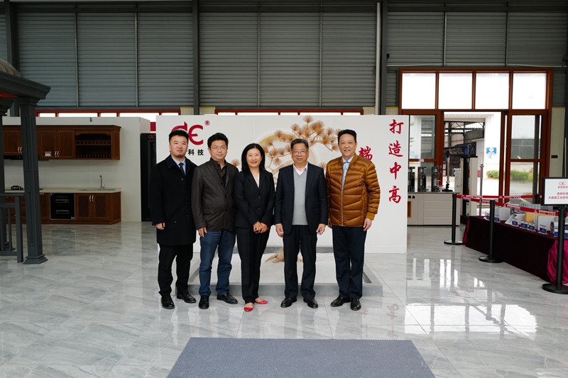 陳剛：貴州鋁廠黨委書(shū)記；中國(guó)鋁業(yè)貴州分公司總經(jīng)理